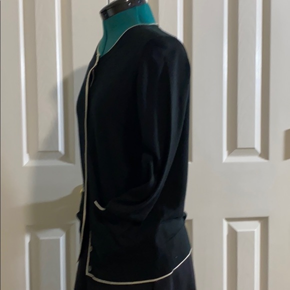 End of year Clearance Sale!  
Women’s Black & Beige sweater - Picture 6 of 13